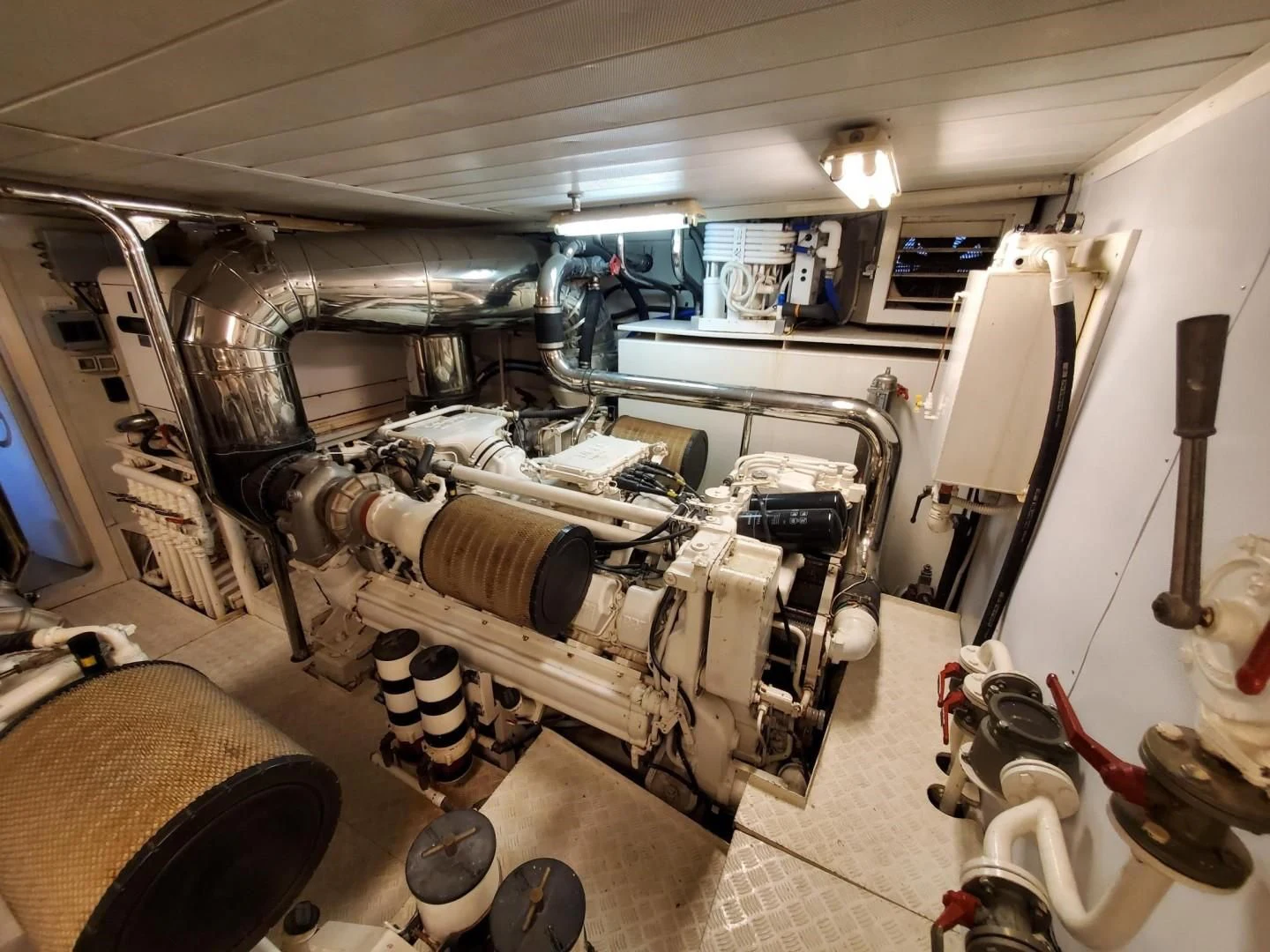 a room with a large machine aboard EL FARAON Yacht for Sale