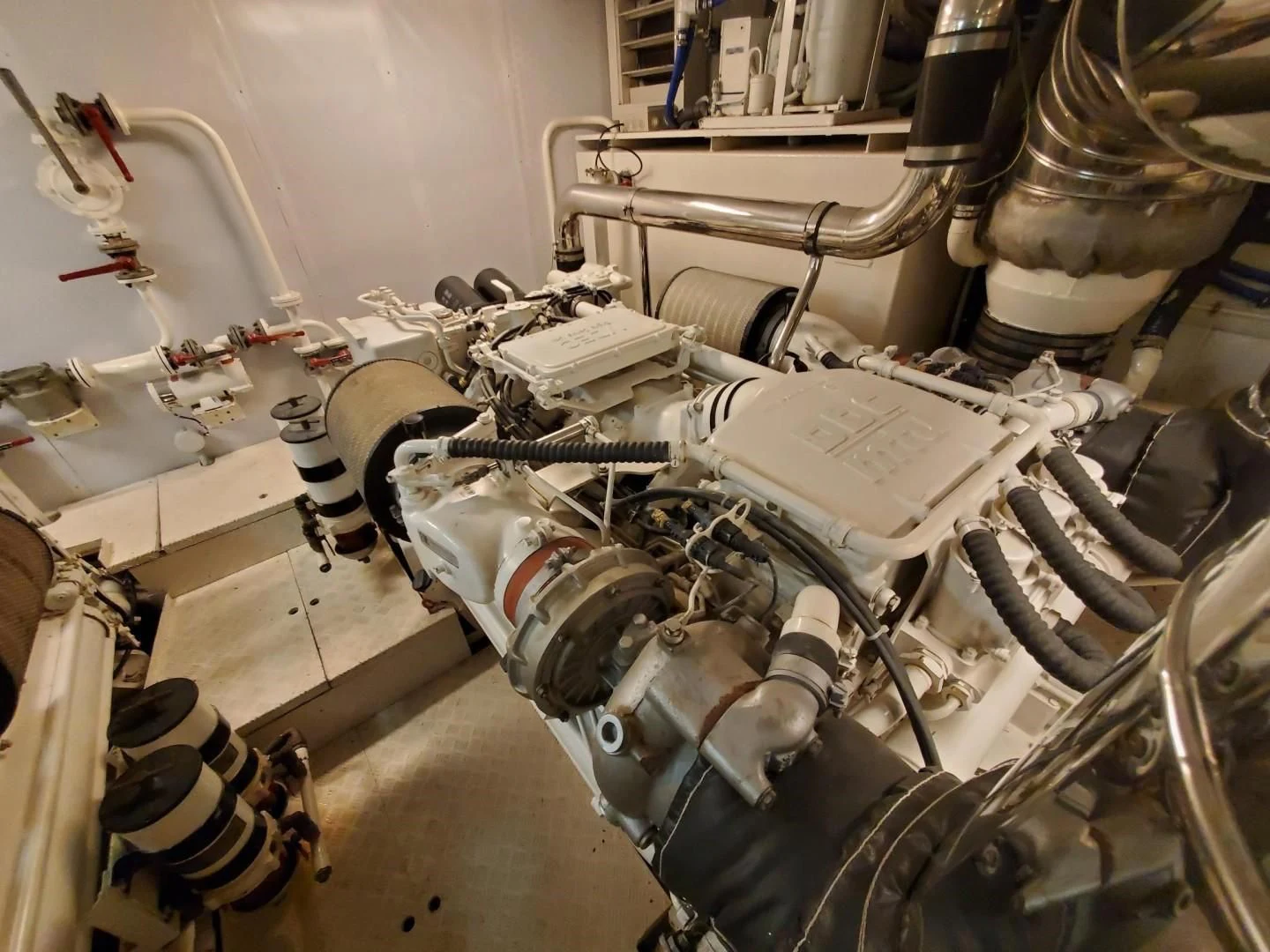 a room with a large machine aboard EL FARAON Yacht for Sale