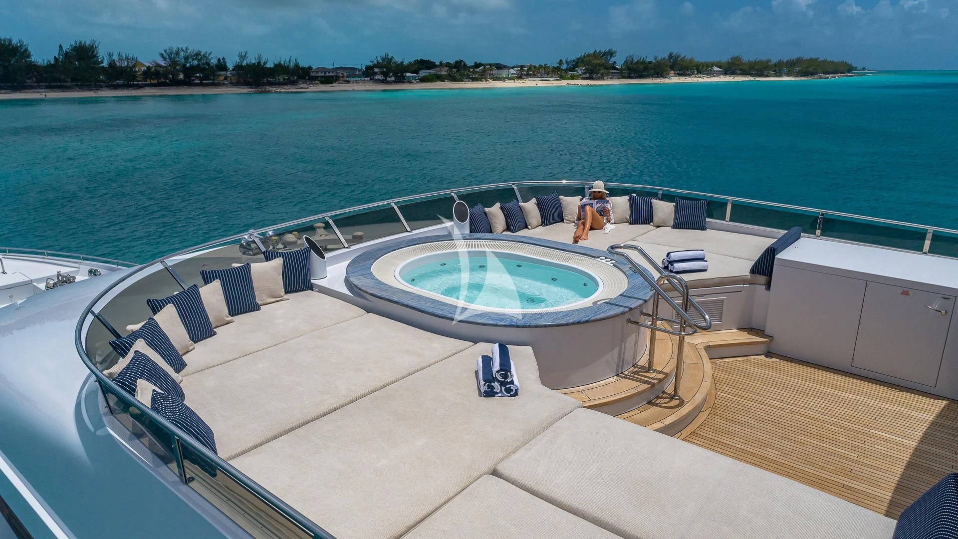 a pool on a deck aboard LADY ELAINE Yacht for Charter