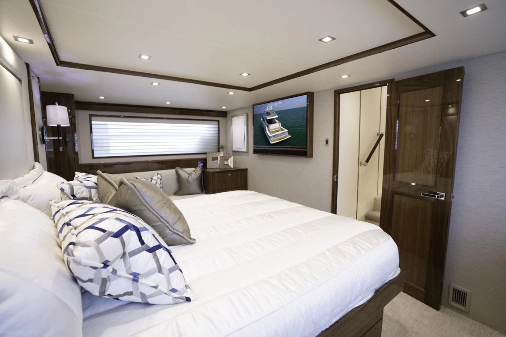 a hotel room with a bed aboard MAKE IT HAPPEN Yacht for Sale