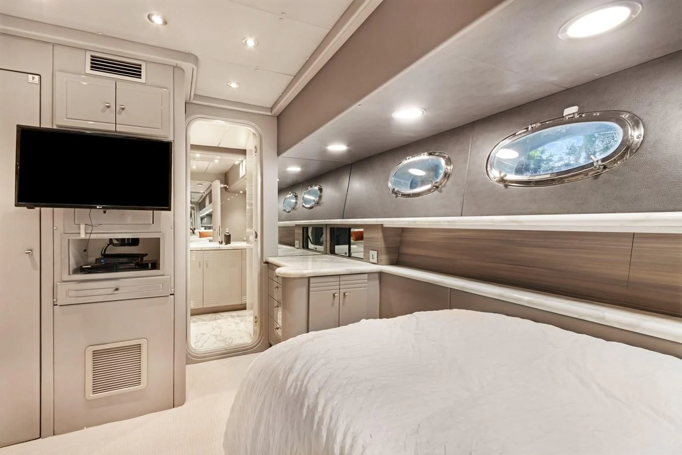 a room with a bed and a tv aboard MARY KATHLENE Yacht for Sale