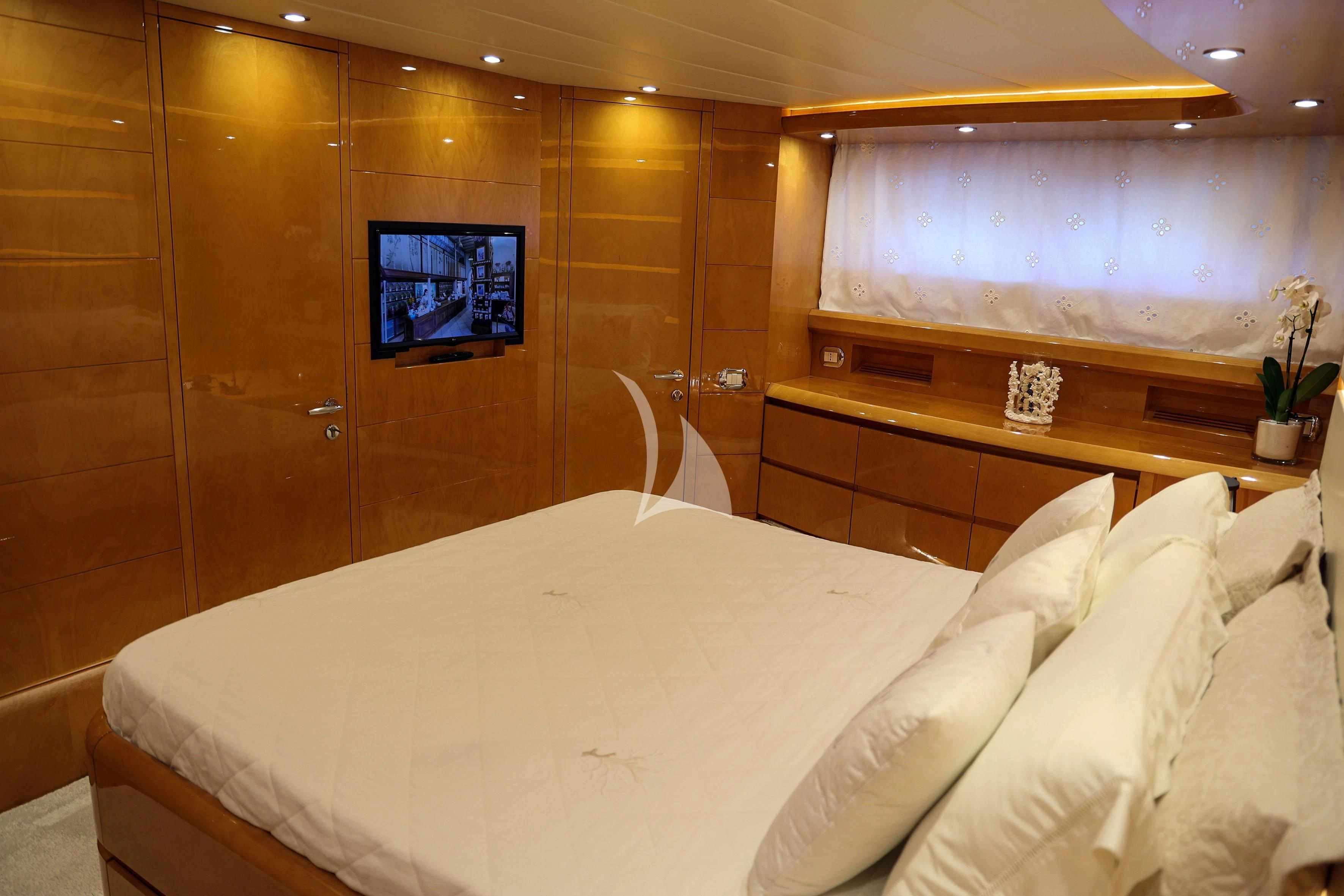 a room with a bed and a television aboard WILLFUL Yacht for Sale