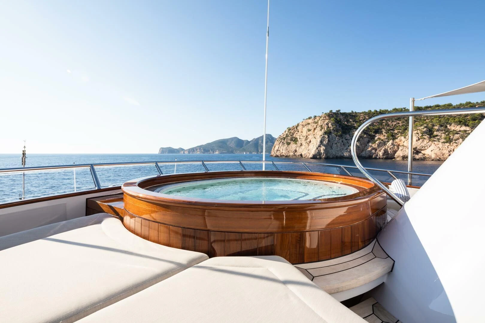 a tub on a boat aboard MIRAGE Yacht for Sale