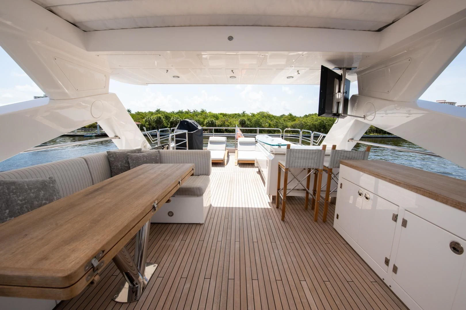 inside of a boat aboard FUNSEEKER Yacht for Sale