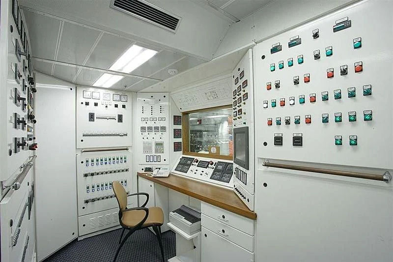 a room with a computer and a desk aboard ALASKA Yacht for Sale