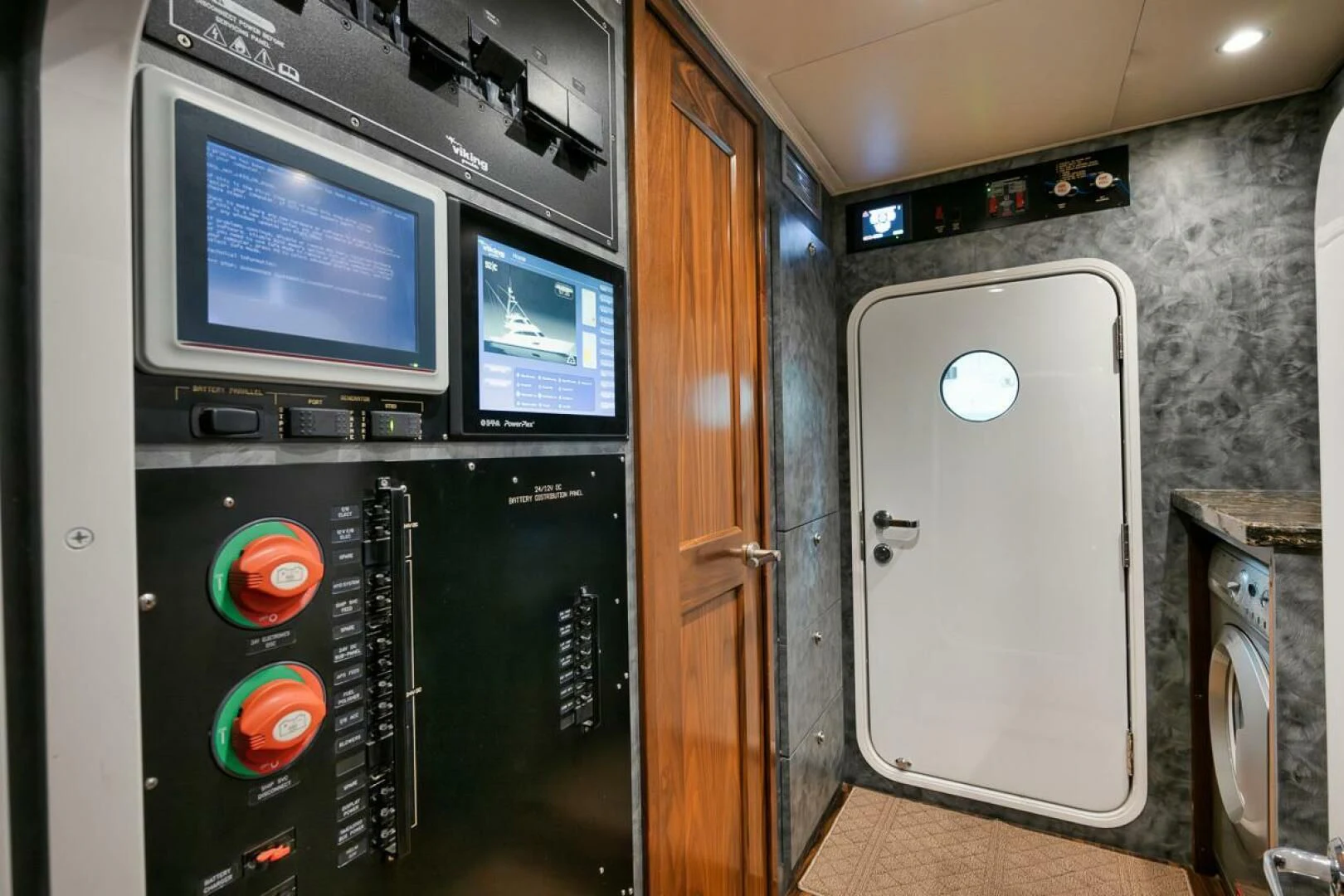 a machine with a screen and a monitor on the side aboard BELLA DONNA DI Yacht for Sale