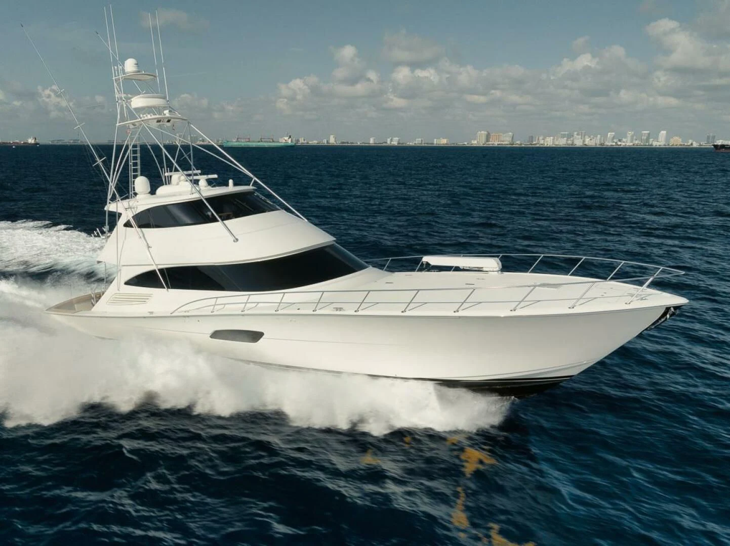 a white boat in the water aboard BELLA DONNA DI Yacht for Sale