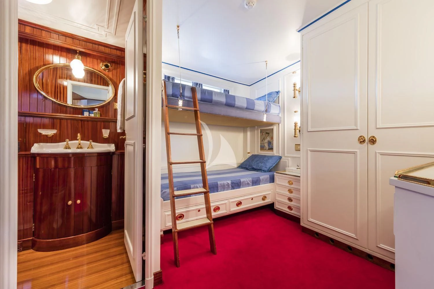 a bunk bed in a room aboard CROCE DEL SUD Yacht for Sale
