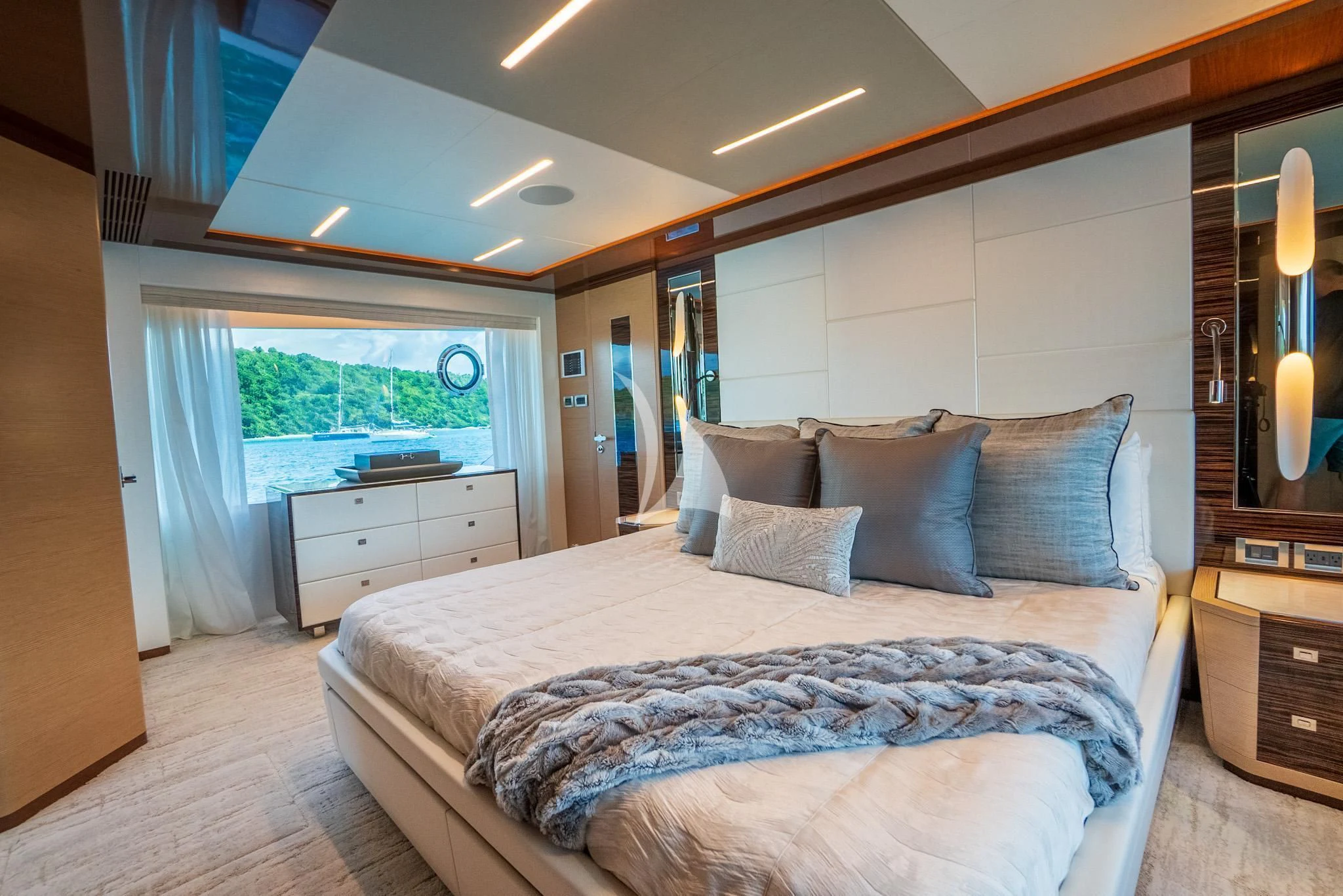 a bed in a bedroom aboard CHILLAXIN' Yacht for Sale