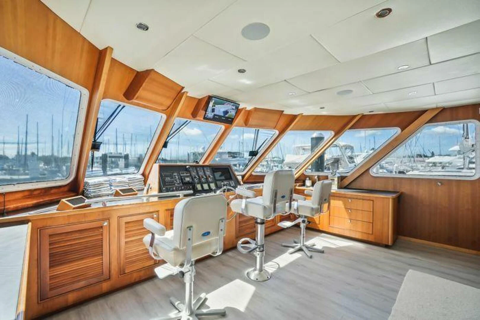 a room with a desk and a computer aboard ISLAND SOUL Yacht for Sale