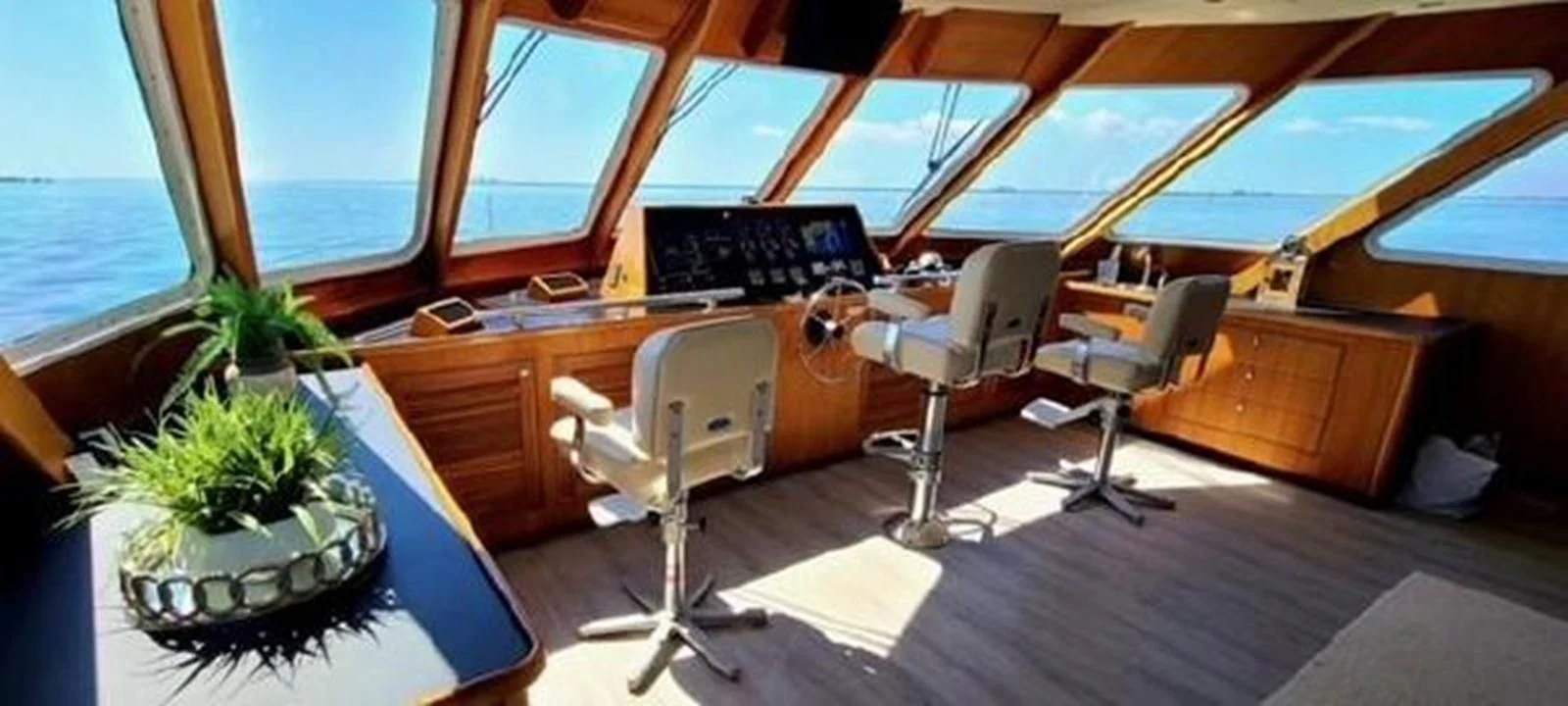 a room with a desk and a computer aboard ISLAND SOUL Yacht for Sale
