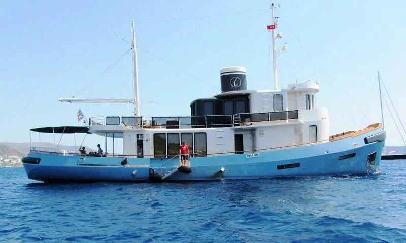 a boat in the water aboard LUTTEUR Yacht for Sale