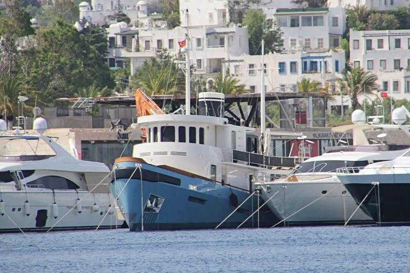 boats docked at a pier aboard LUTTEUR Yacht for Sale