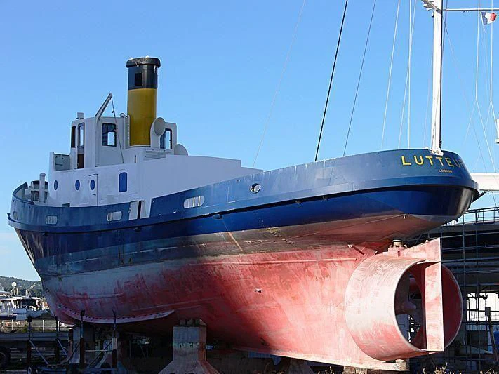 a large ship docked aboard LUTTEUR Yacht for Sale