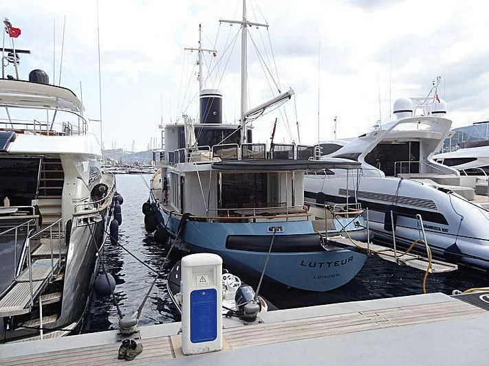 boats docked at a pier aboard LUTTEUR Yacht for Sale