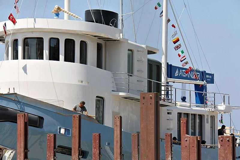a boat on a dock aboard LUTTEUR Yacht for Sale