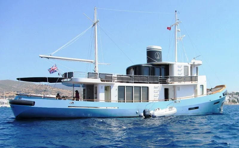 a boat on the water aboard LUTTEUR Yacht for Sale