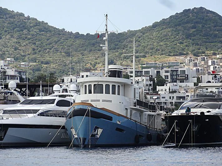 boats docked at a pier aboard LUTTEUR Yacht for Sale