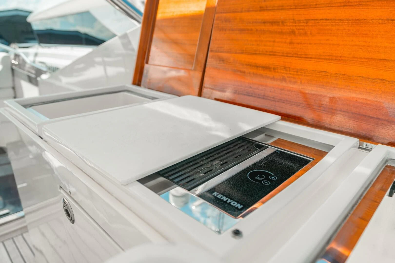 a microwave oven in a kitchen aboard BLUWATER Yacht for Sale