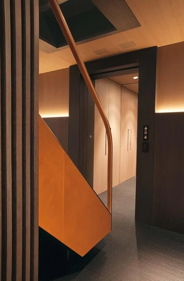 a hallway with a door aboard ENTERPRISE Yacht for Sale