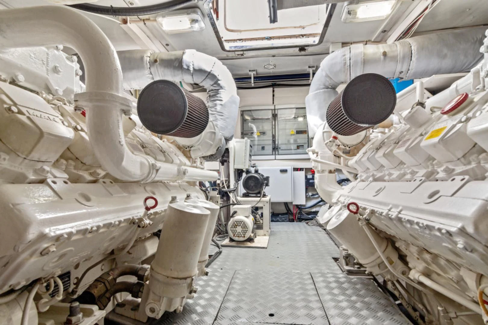 a large white machine aboard BLIND SQUIRREL Yacht for Sale