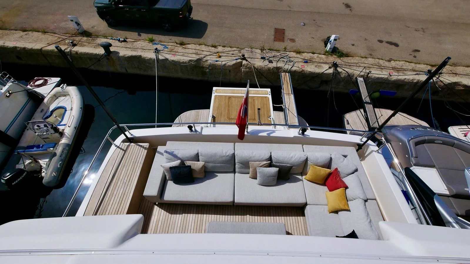 a boat with a bucket on the deck aboard MIOTU 4 Yacht for Sale