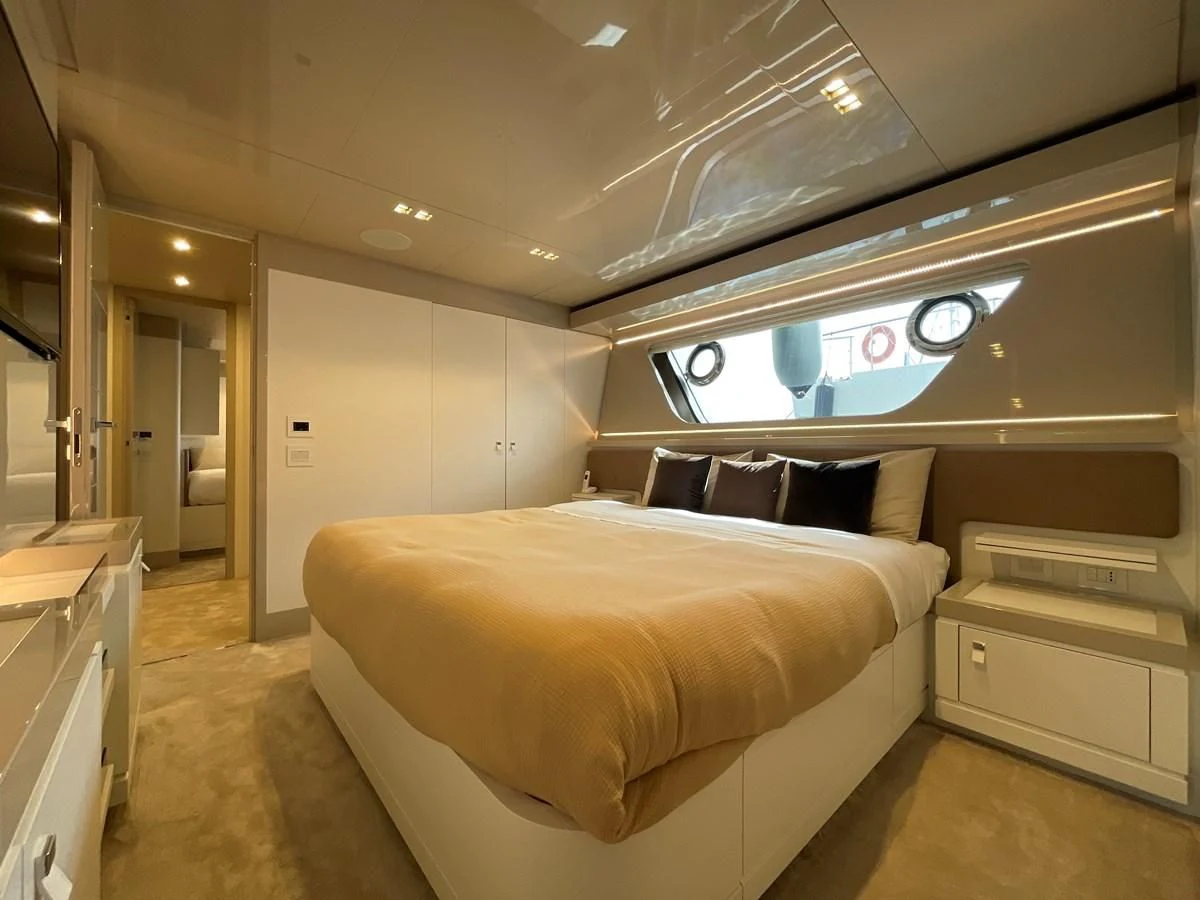a room with two beds aboard MIOTU 4 Yacht for Sale