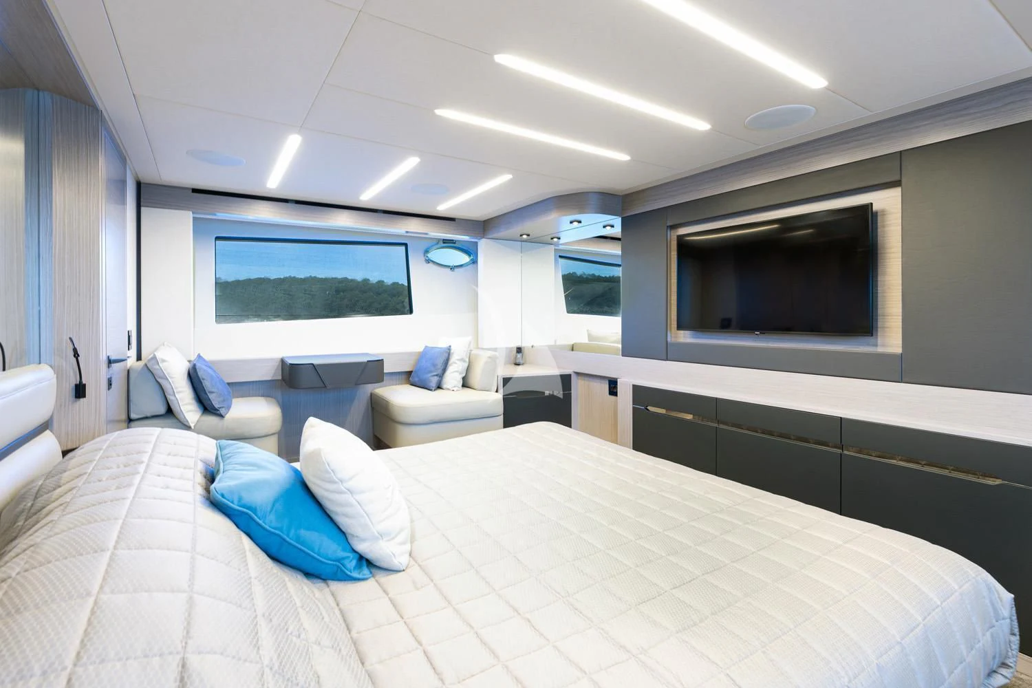 a room with a bed and a television aboard SURVIVOR OF LONDON Yacht for Sale