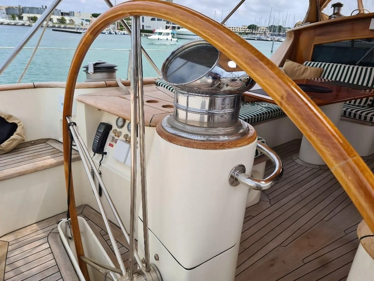 a metal cylinder on a boat aboard WHIRLWIND Yacht for Sale