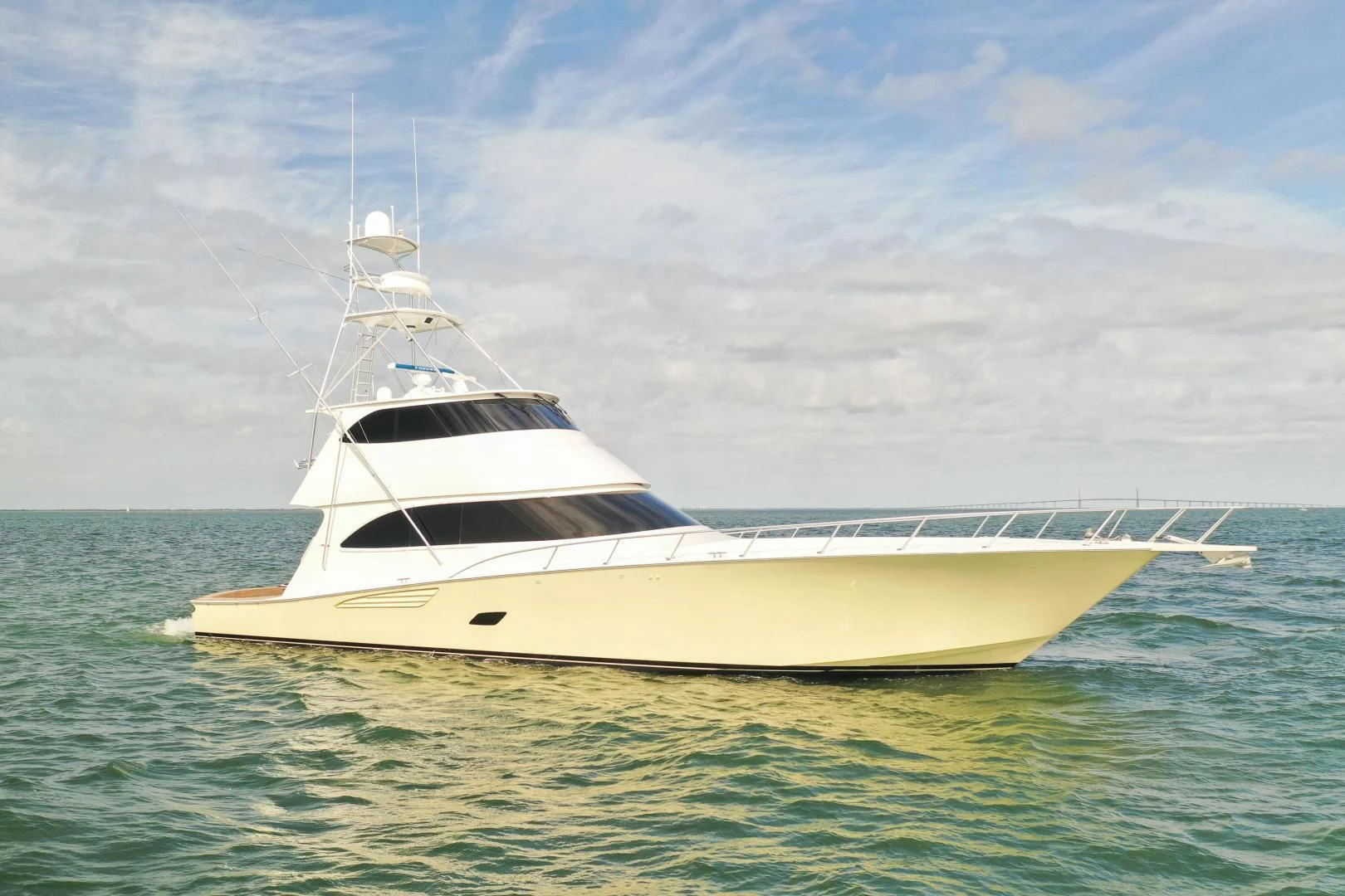 a white boat in the water aboard MER SEA SAKES Yacht for Sale