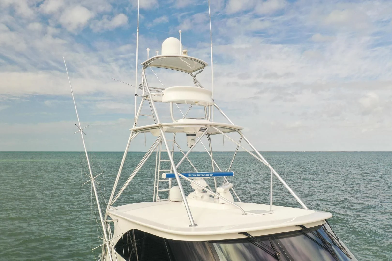 a white boat in the water aboard MER SEA SAKES Yacht for Sale