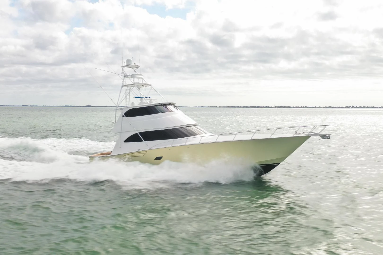 a boat in the water aboard MER SEA SAKES Yacht for Sale