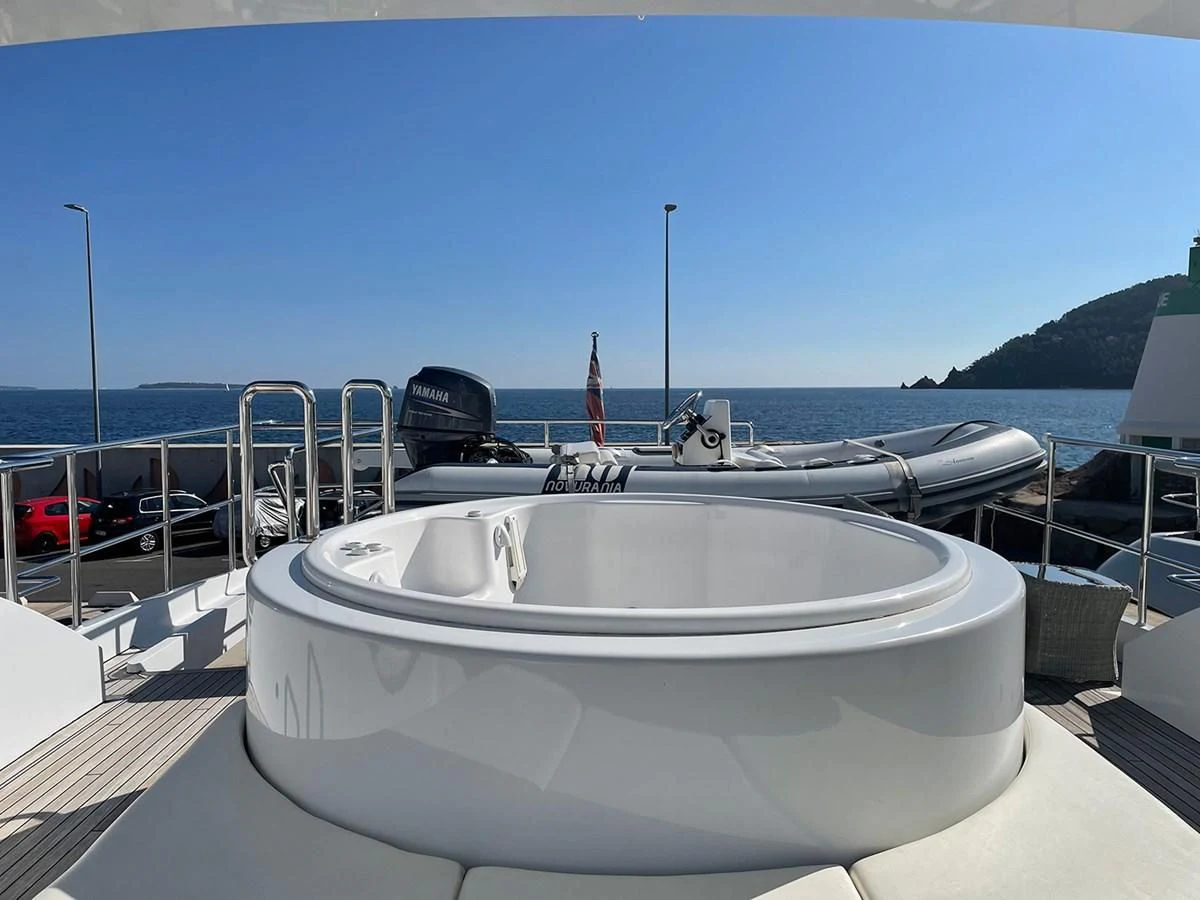 a white bathtub on a deck aboard VERSE Yacht for Sale