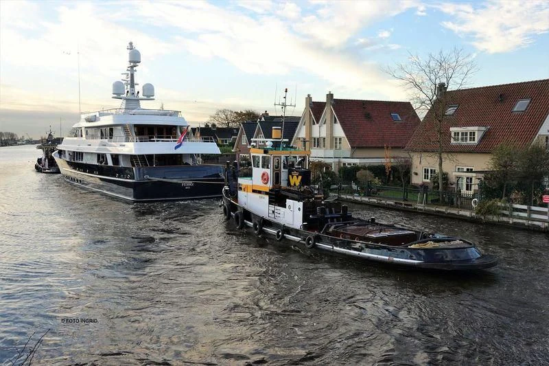 boats on the water aboard VALORIA B Yacht for Sale