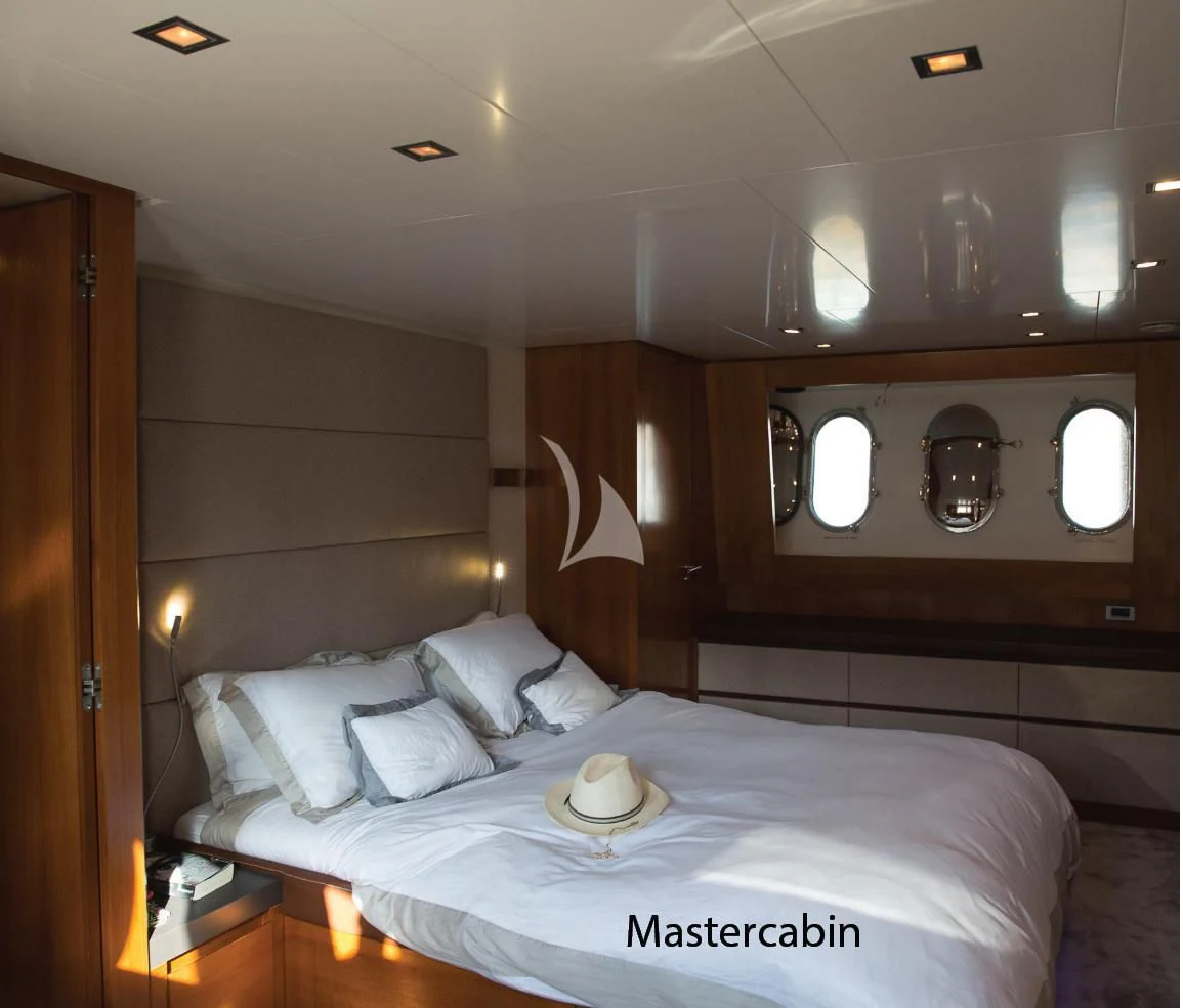 a hotel room with a bed aboard OCEAN DELTA 11 Yacht for Sale