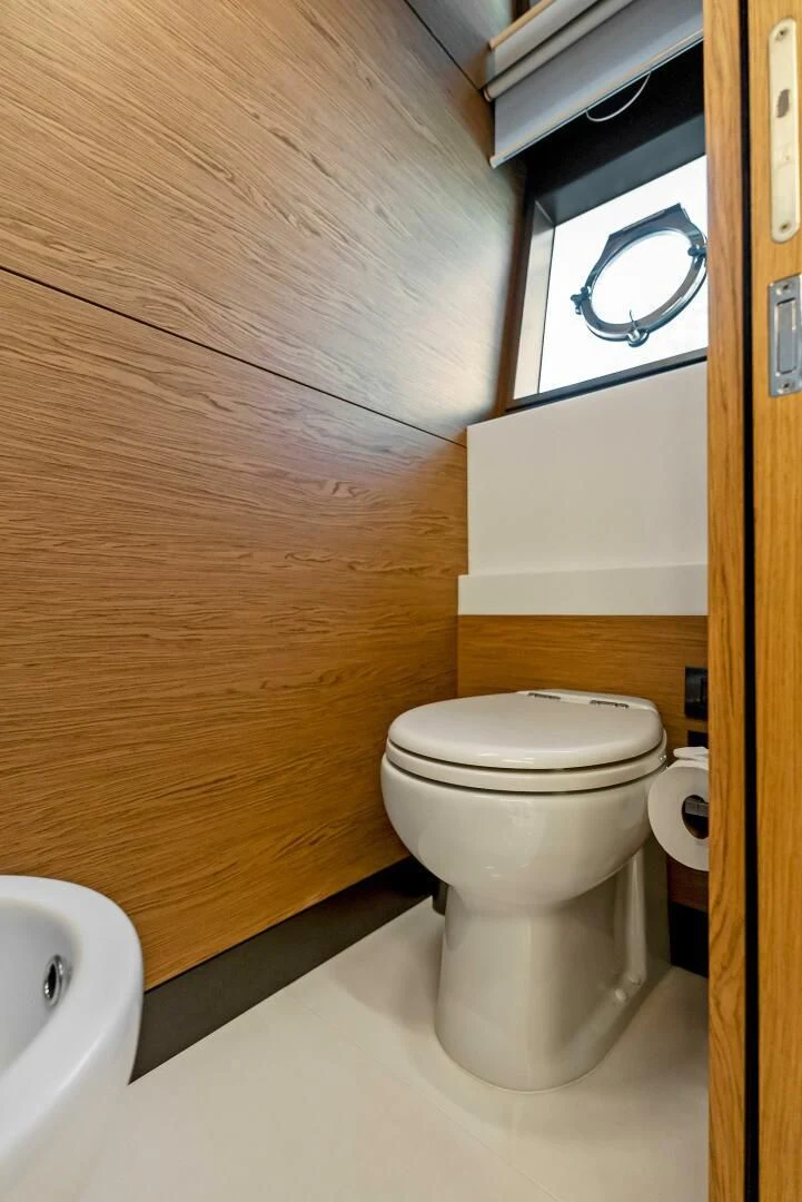 a small bathroom with a toilet aboard SILHOUETTE Yacht for Sale