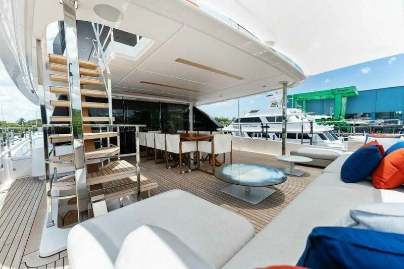 a room with a slide aboard OFFICIAL PLAN Yacht for Sale
