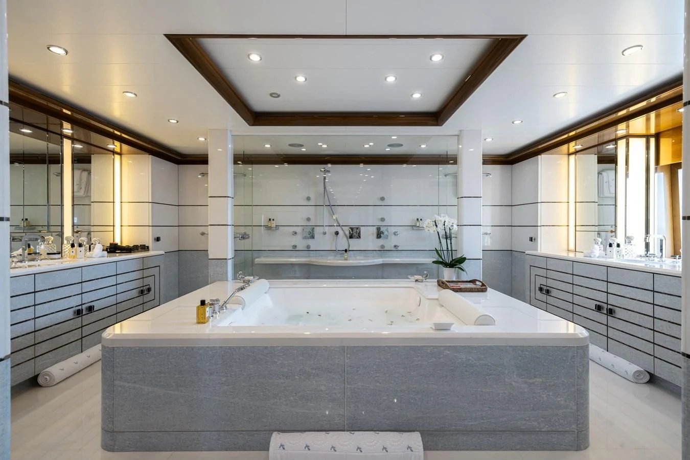 a large bathroom with a large jacuzzi tub aboard BATELLO Yacht for Sale