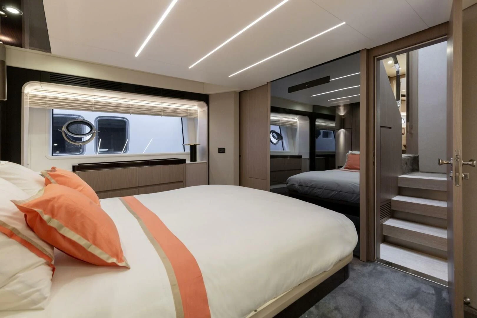a room with a bed and a tv aboard AZIMUT 72 Yacht for Sale