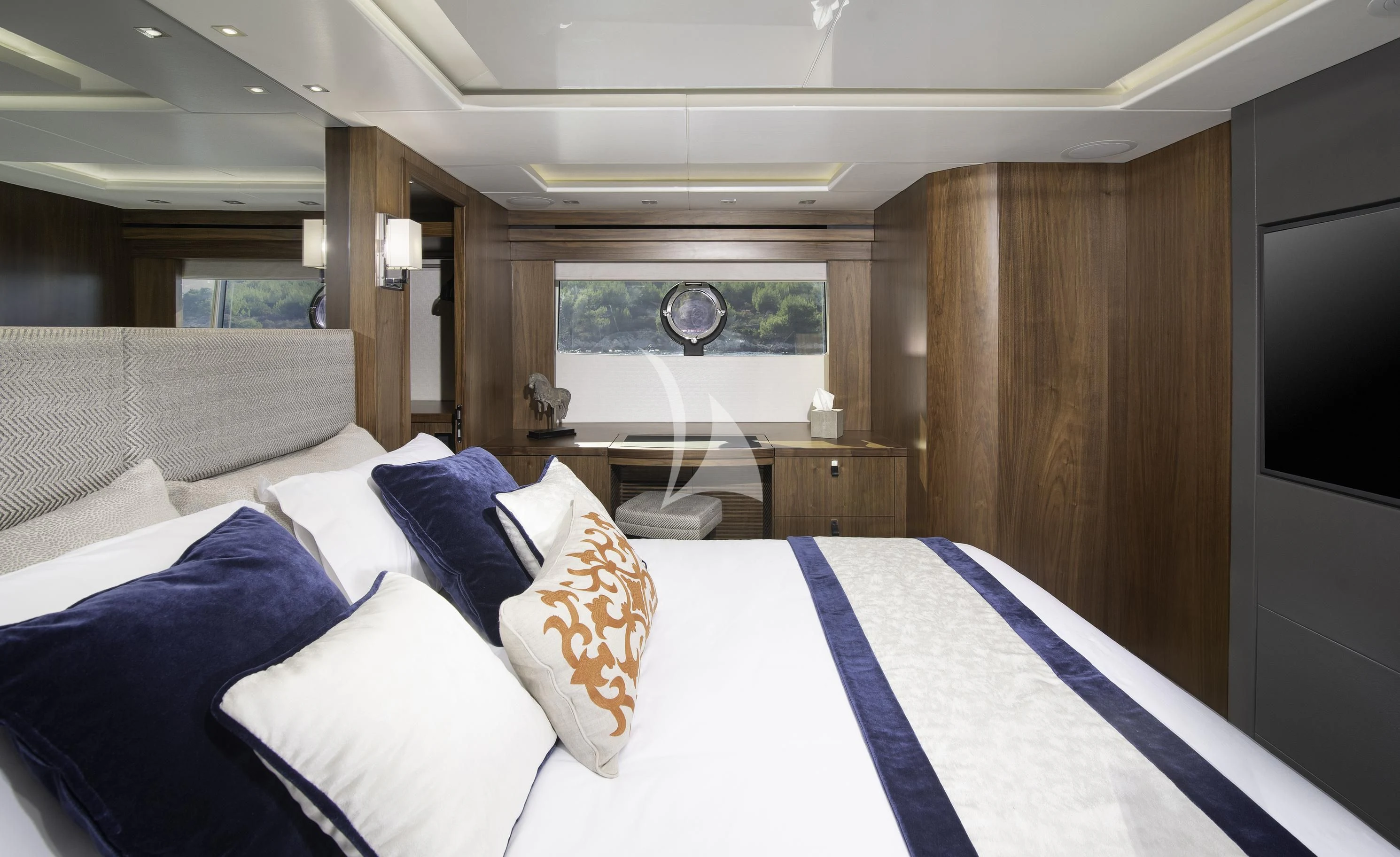a bed with blue and white sheets aboard HUNKY DORY OF LONDON Yacht for Sale