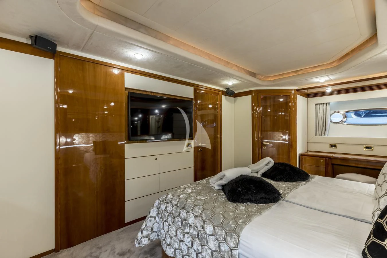 a room with a bed and a microwave aboard MISS KATARIINA Yacht for Sale
