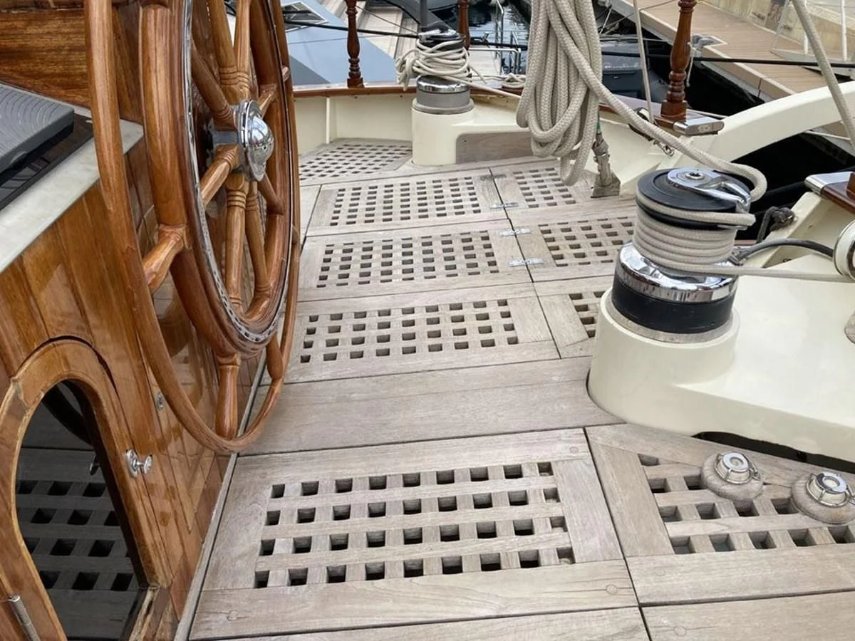 a metal object with a metal object on top of it aboard TIGERLILY OF CORNWALL Yacht for Sale