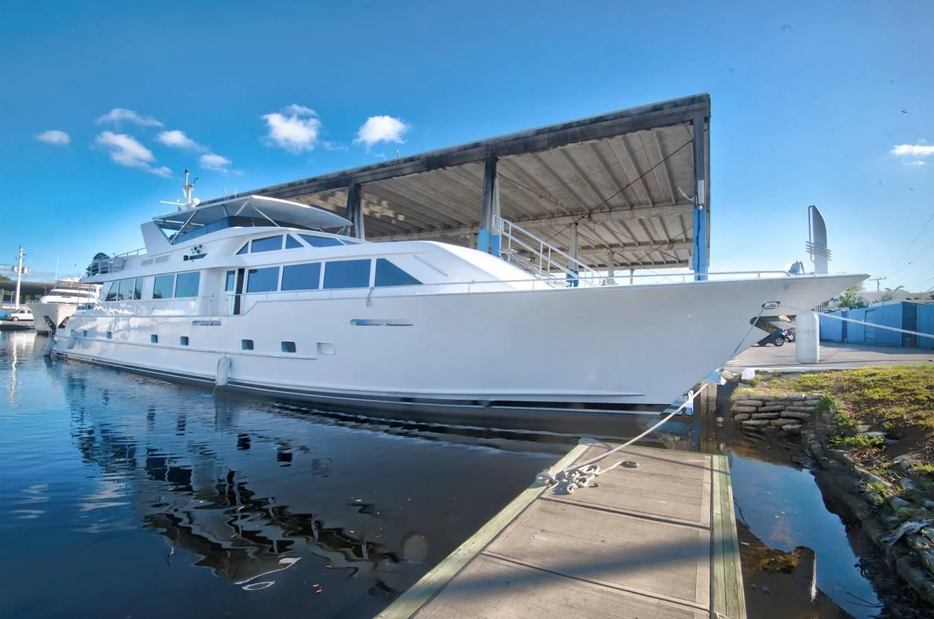 a boat docked at a pier aboard DESLIZE Yacht for Sale