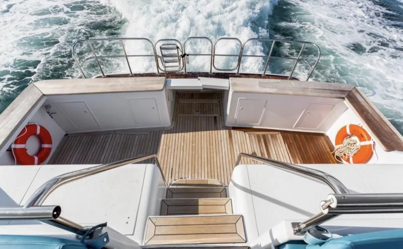 a building with a large fire aboard DESLIZE Yacht for Sale