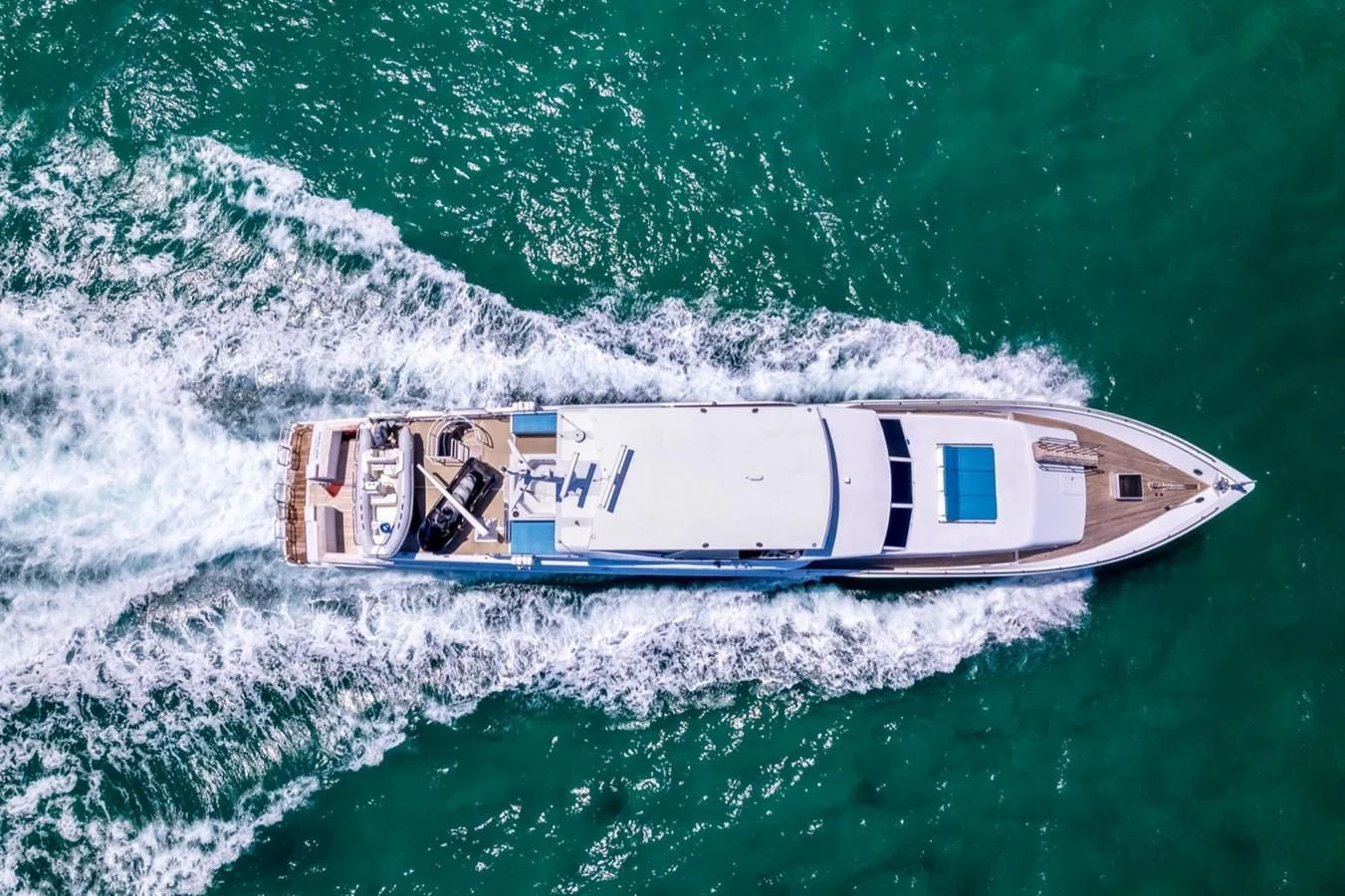 a boat in the water aboard DESLIZE Yacht for Sale