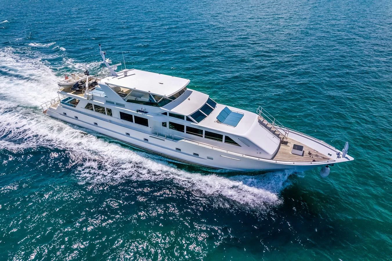 a boat on the water aboard DESLIZE Yacht for Sale
