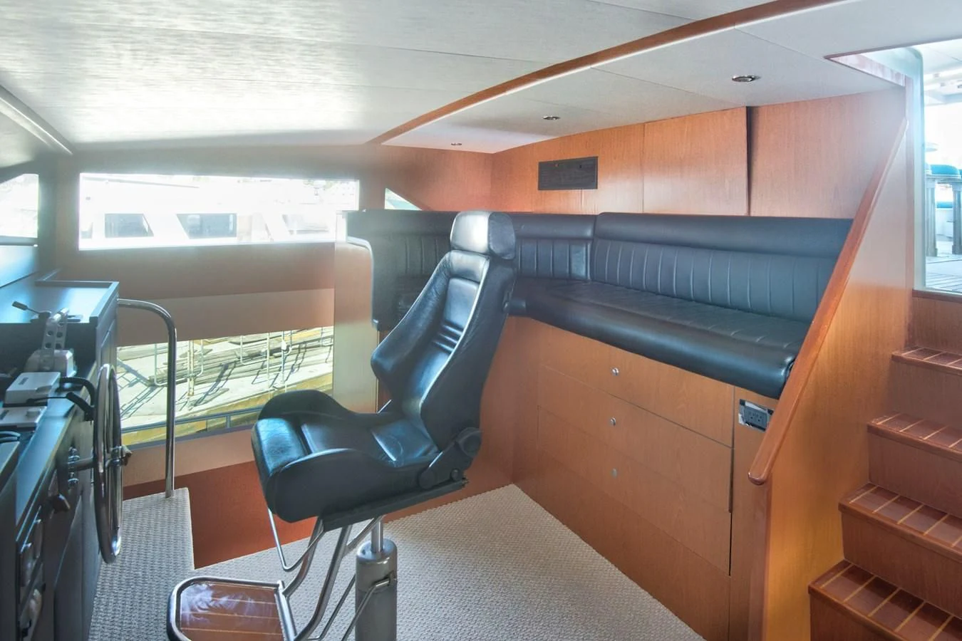 a treadmill in a room aboard DESLIZE Yacht for Sale