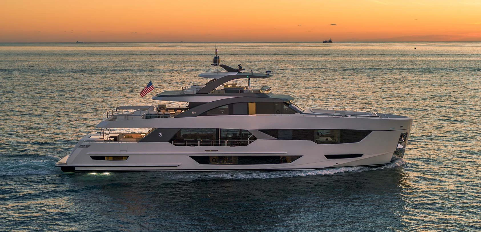 a boat in the water aboard BOA VIDA Yacht for Sale