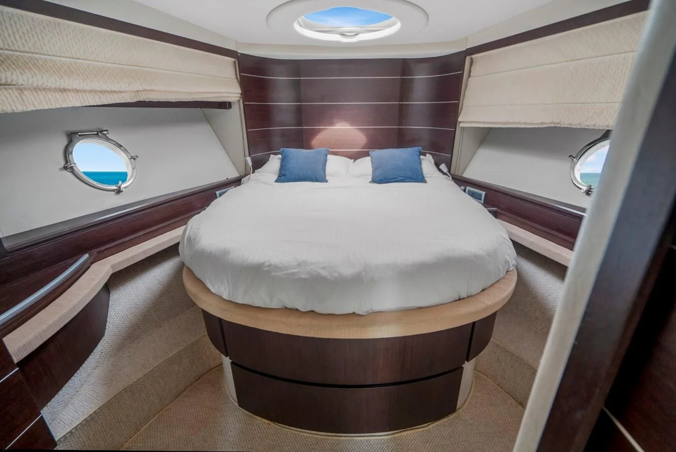 a bed in a room aboard KNOTORIOUS IV Yacht for Sale