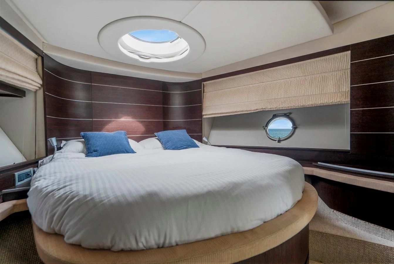 a bed with a round ceiling aboard KNOTORIOUS IV Yacht for Sale